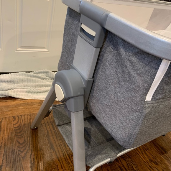 Baby Joy Bassinet - Picture 3 of 5